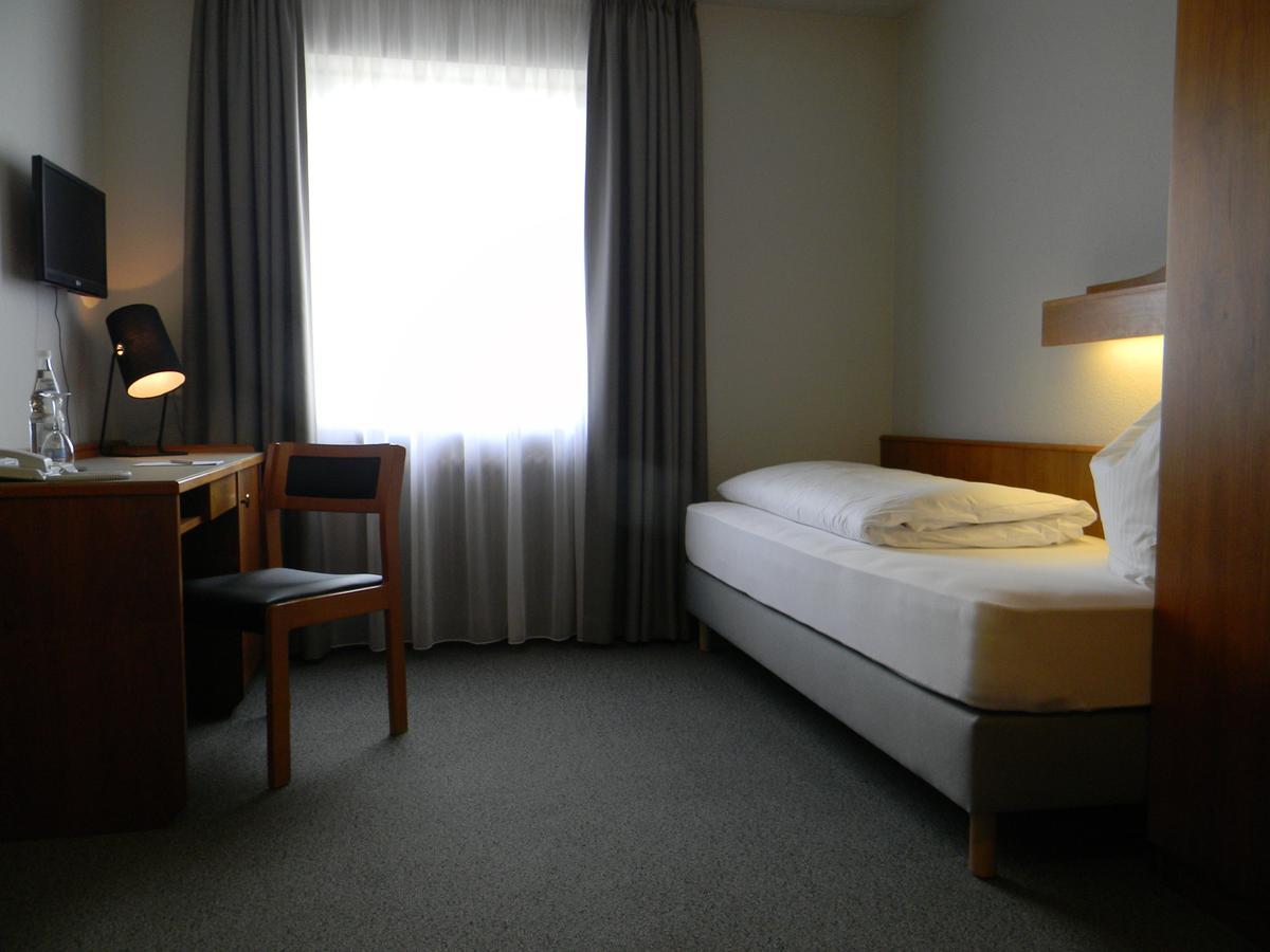 Hotel Landgut Burg Gmbh Weinstadt Ngoại thất bức ảnh